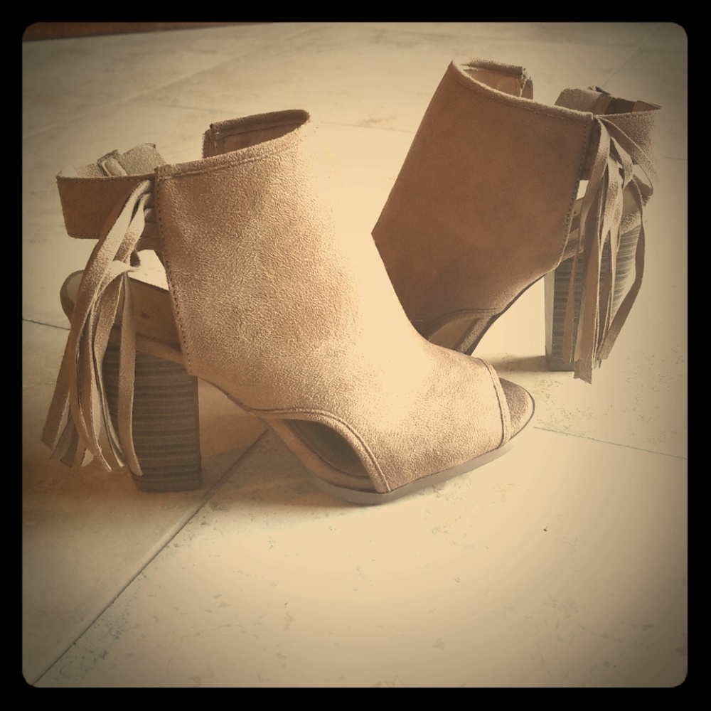 NWOT Womens booties